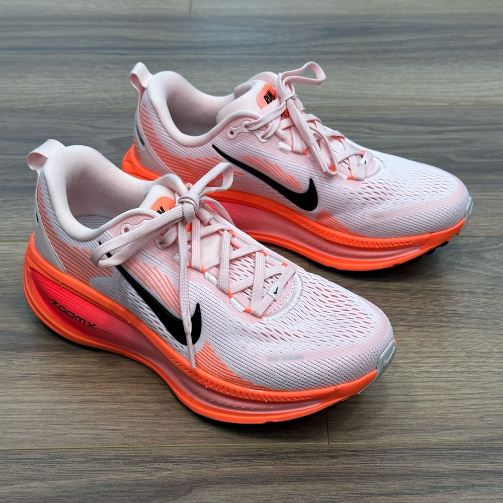 Nike Vomero 18 Running Shoe in Atmosphere/ Black/ Crimson Size 7 - Picture 4 of 16